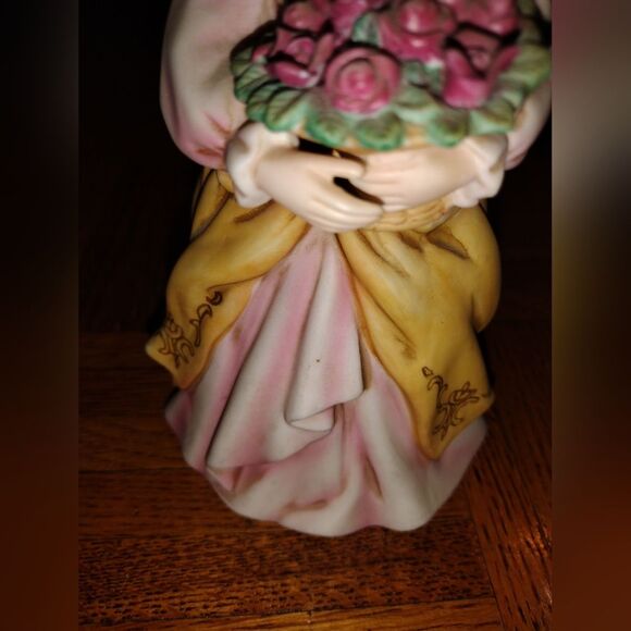 🙂Homco Home Interior Angel Figurine 8806 Holding Bouquet of Flowers - Picture 4 of 10